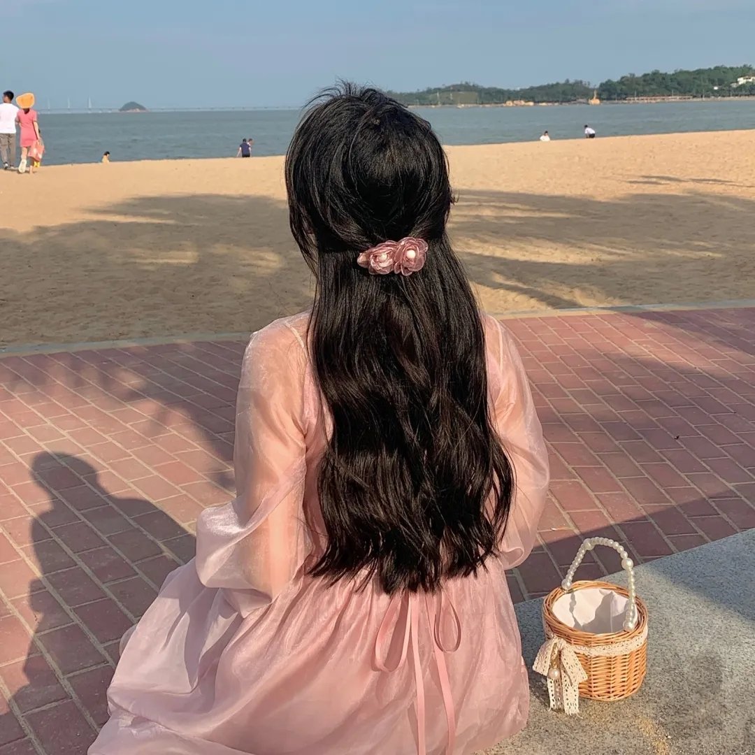 夜空总有最大密度的蓝色